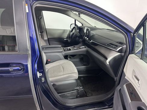 Used 2024 Toyota Sienna LE AWD/4WD image 10