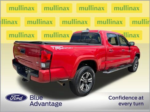 Used 2018 Toyota Tacoma TRD Sport RWD image 2
