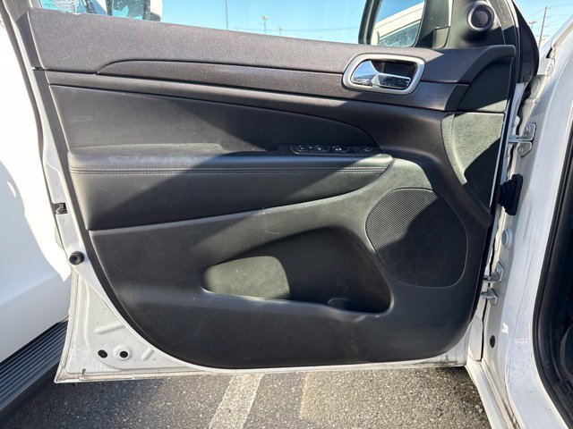Used 2018 Jeep Grand Cherokee Altitude AWD/4WD image 8