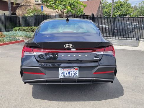 Used 2025 Hyundai Elantra Hybrid FWD image 3