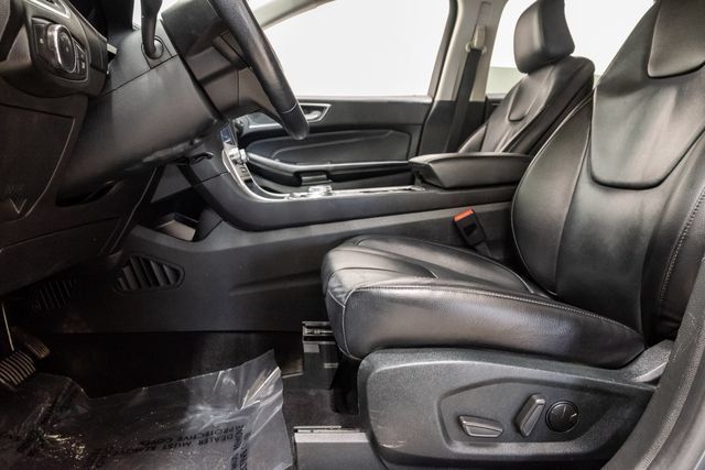 Used 2022 Ford Edge Titanium AWD/4WD image 12