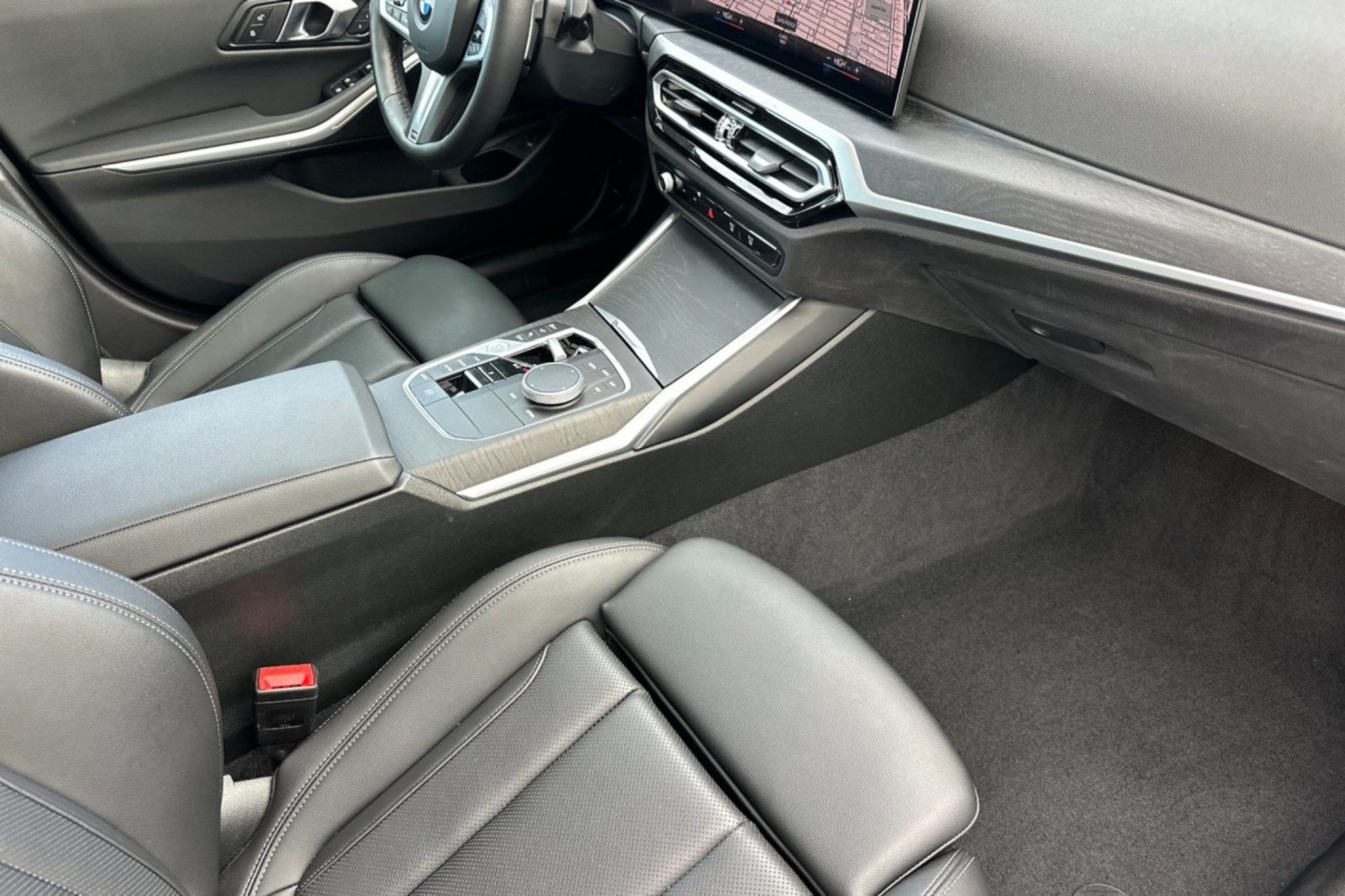 Used 2024 BMW 330i Sedan w/ M Sport Package RWD image 13