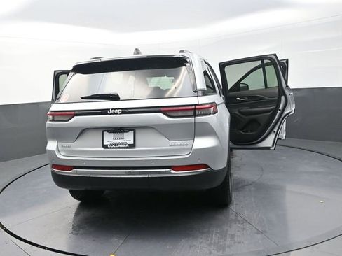 New 2025 Jeep Grand Cherokee Laredo X w/ Luxury Tech Group I image 33