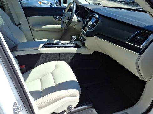 Used 2020 Volvo XC90 T5 Momentum w/ Protection Package Premier AWD/4WD image 29