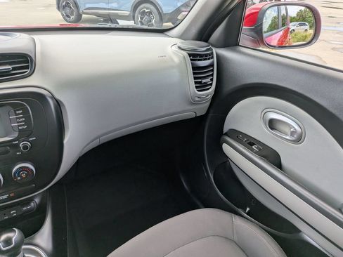 Used 2019 Kia Soul FWD image 17