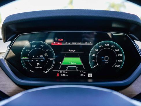 Used 2023 Audi e-tron GT Premium Plus image 24