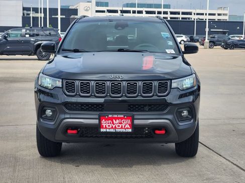 Used 2025 Jeep Compass Trailhawk AWD/4WD image 2
