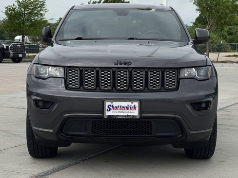 Used 2018 Jeep Grand Cherokee Altitude RWD image 7