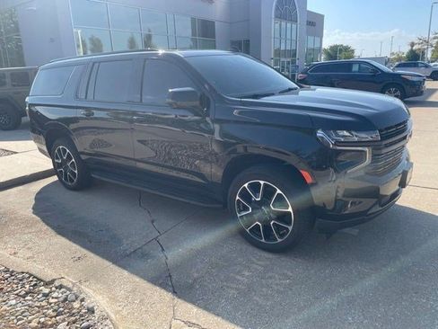 Used 2024 Chevrolet Suburban RST w/ Luxury Package AWD/4WD image 9