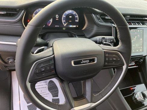 Used 2025 Jeep Grand Cherokee L Altitude image 15