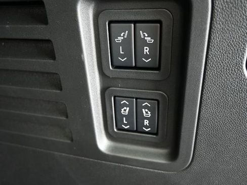 New 2025 Chevrolet Traverse High Country FWD image 42