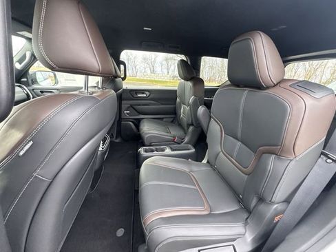 New 2026 Nissan Armada SL w/ Captain's Chari Seat Package image 21