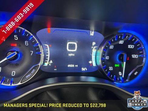 Used 2023 Chrysler Pacifica Touring-L FWD image 2