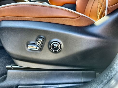 New 2026 Chrysler Pacifica Pinnacle image 14