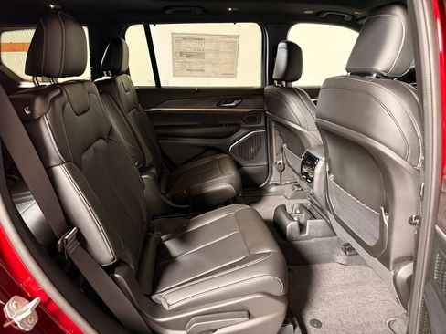 New 2025 Jeep Grand Cherokee L Limited w/ Luxury Tech Group II AWD/4WD image 19