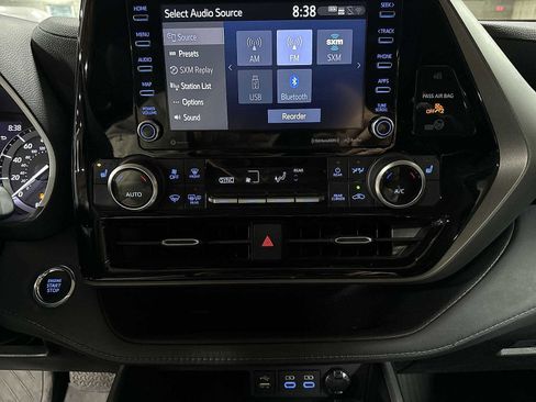 Used 2022 Toyota Highlander XLE image 22