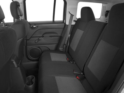 Used 2016 Jeep Patriot High Altitude FWD image 17