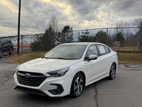 Used 2023 Subaru Legacy Premium image 3