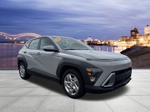 Used 2025 Hyundai Kona SE FWD image 4