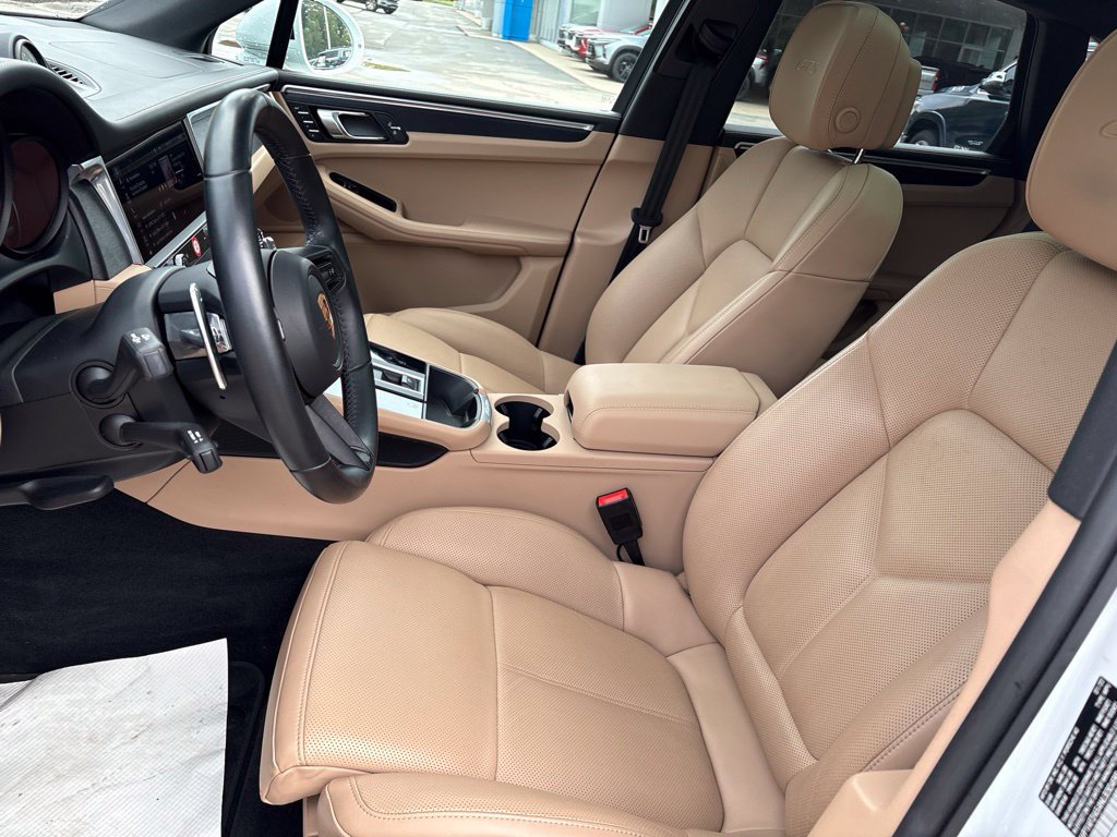 Used 2022 Porsche Macan GTS AWD/4WD image 9