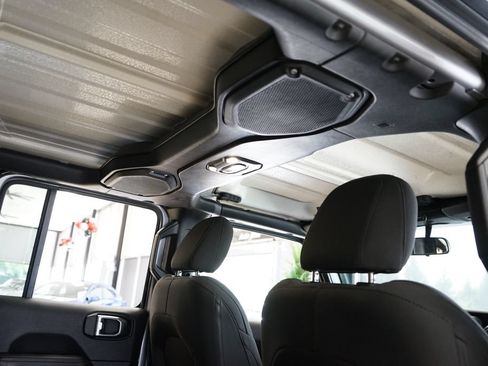 Used 2021 Jeep Wrangler Unlimited Sahara AWD/4WD image 12