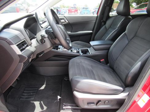 Used 2023 Mitsubishi Outlander SE AWD/4WD image 18