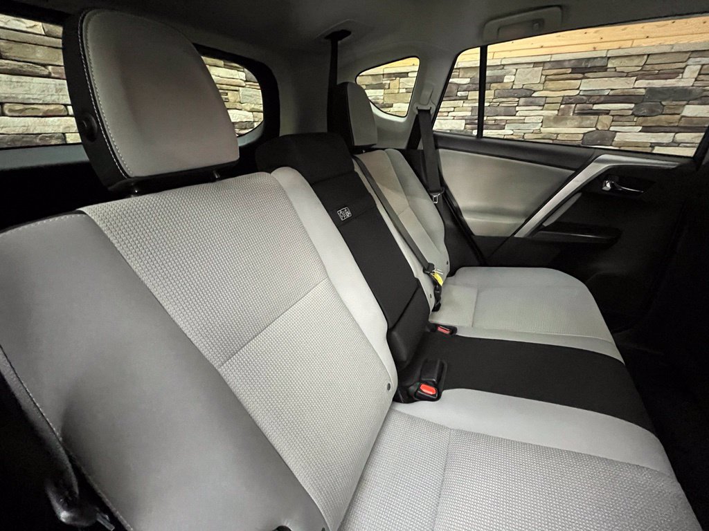 Used 2017 Toyota RAV4 XLE AWD/4WD image 34