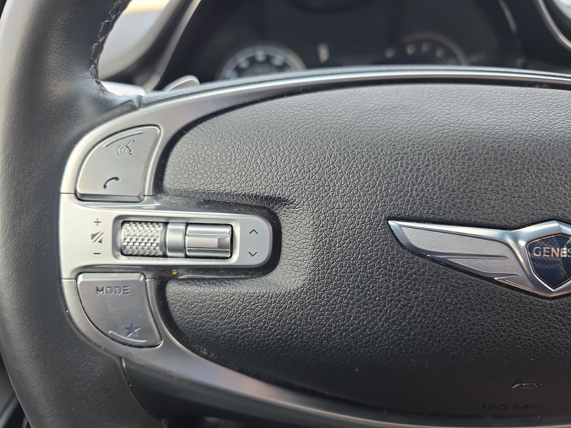 Used 2025 Genesis GV70 2.5T AWD/4WD image 17