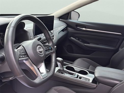 Used 2023 Nissan Altima 2.5 SV w/ SV Premium Package image 37