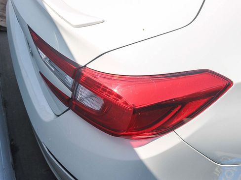 Used 2018 Honda Accord Sport image 14