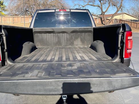 Used 2019 RAM 1500 Laramie image 37