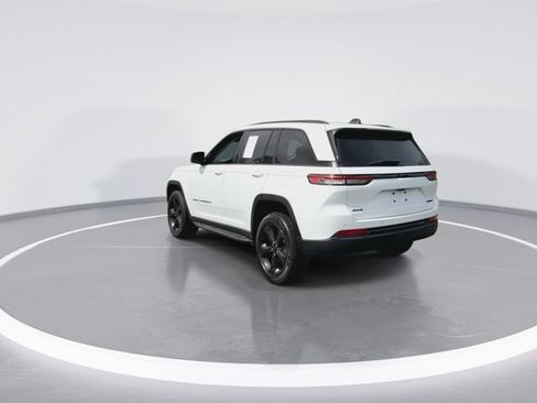 Used 2023 Jeep Grand Cherokee Limited w/ Black Appearance Package AWD/4WD image 8