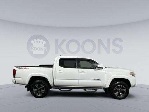 Used 2016 Toyota Tacoma TRD Sport w/ Towing Package image 8