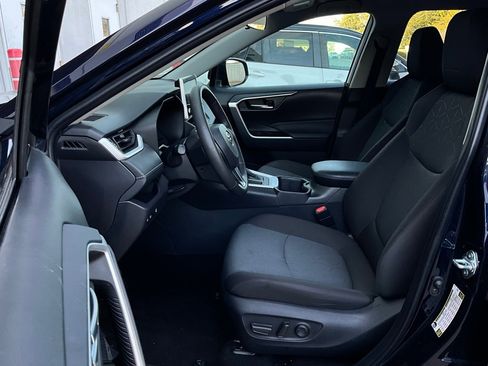 Used 2025 Toyota RAV4 XLE image 10