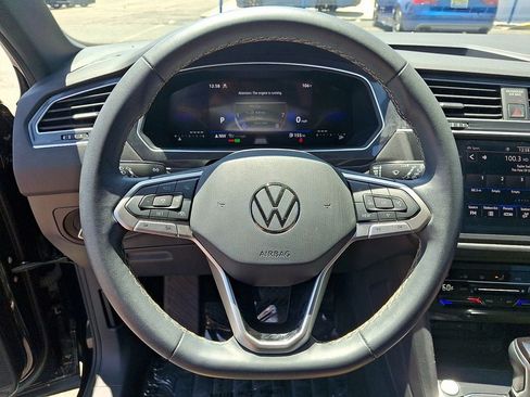 Used 2024 Volkswagen Tiguan SE w/ Panoramic Sunroof Package AWD/4WD image 19