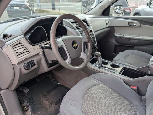 Used 2011 Chevrolet Traverse LT image 12