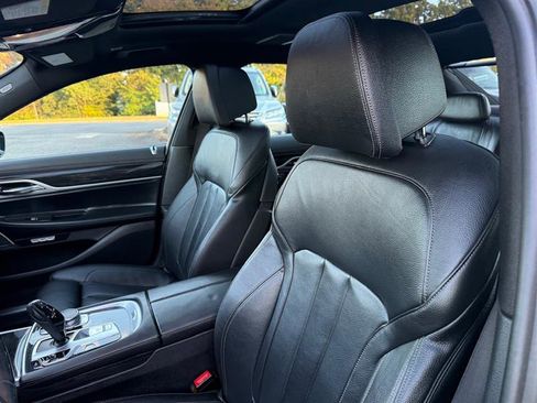 Used 2018 BMW 750i xDrive image 38