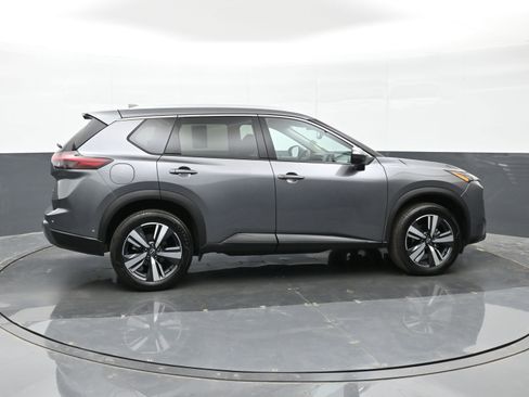 Used 2024 Nissan Rogue SL image 5