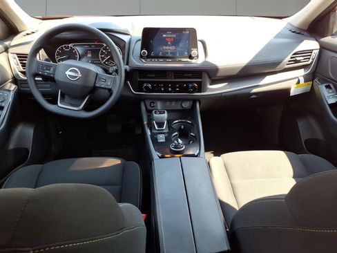 Used 2025 Nissan Rogue S AWD/4WD image 9