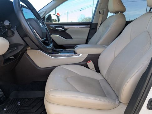 Used 2021 Toyota Highlander Limited image 13