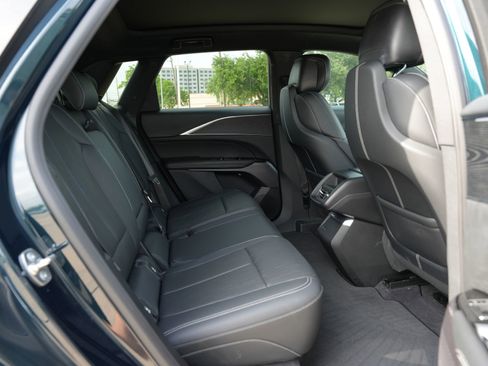 Used 2024 Cadillac Lyriq Luxury RWD image 17