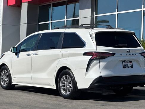 Used 2021 Toyota Sienna XLE w/ XLE Plus Package image 7