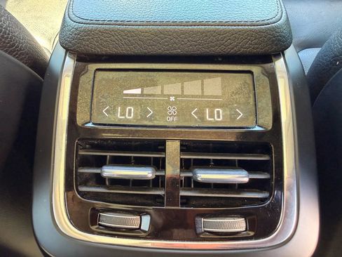 Used 2016 Volvo XC90 T6 Momentum image 30