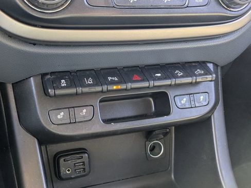 Used 2022 Chevrolet Colorado Z71 w/ Safety Package image 14