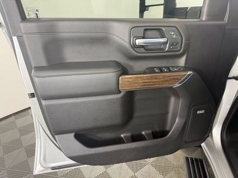 Used 2023 Chevrolet Silverado 2500 High Country w/ Technology Package image 13