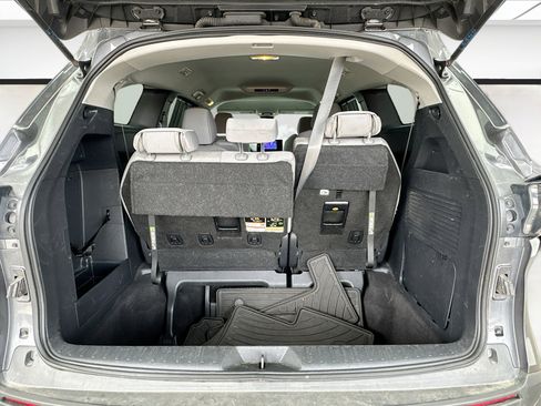 Used 2025 Toyota Sienna LE FWD image 17