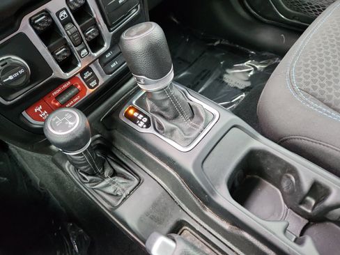 Used 2024 Jeep Wrangler Unlimited Rubicon 4xe AWD/4WD image 15