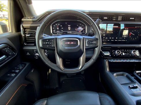 Used 2025 GMC Sierra 2500 AT4 w/ AT4 Premium Plus Package image 6