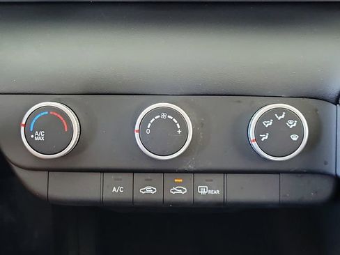 Used 2024 Hyundai Elantra SE image 8