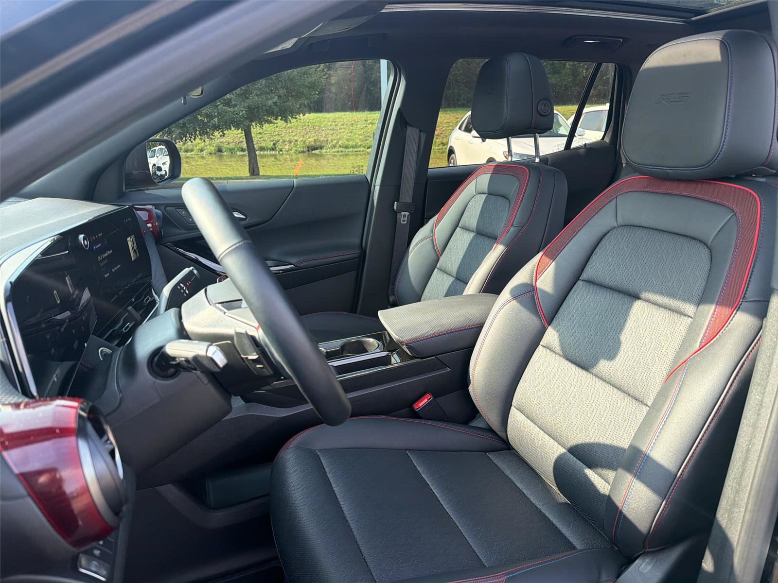 Used 2025 Chevrolet Equinox RS FWD image 22